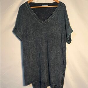 Zenana Outfitters Green and Black V-Neck Women Top XL